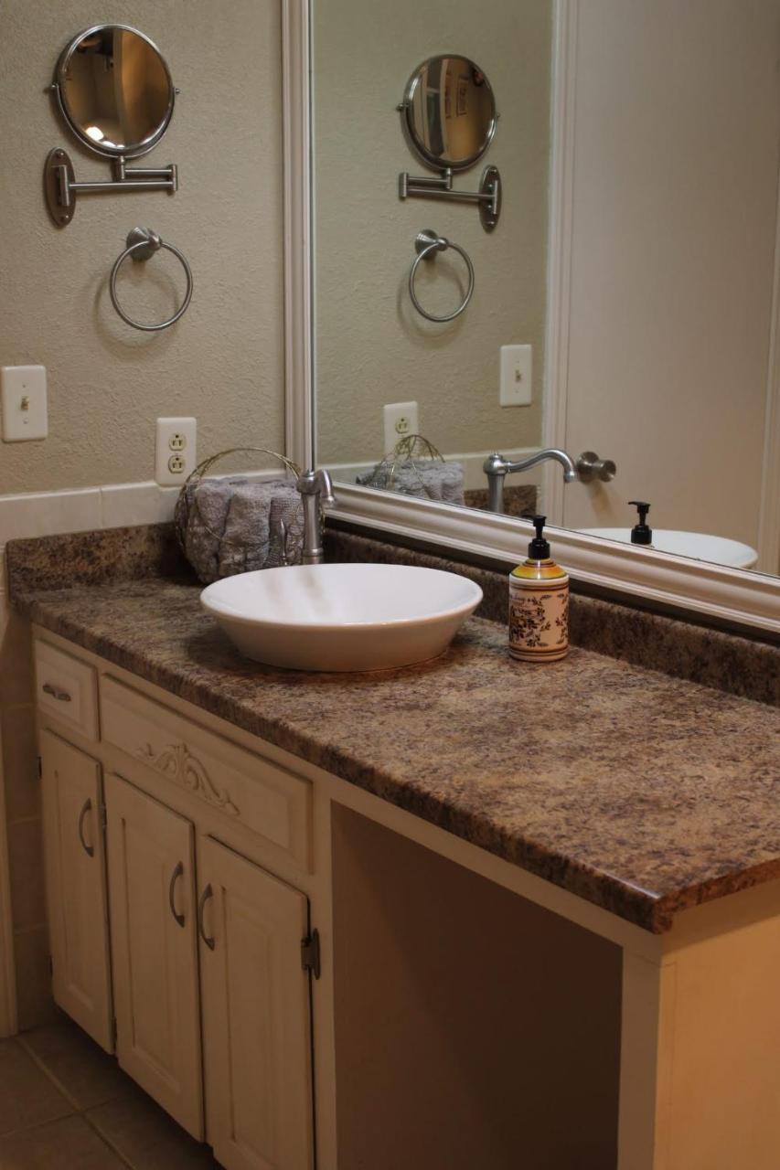 Charming Central Amarillo Retreat With A Jacuzzi Экстерьер фото